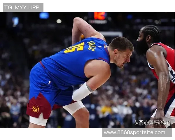 曼奇尼比赛中再施奇招挑衅对手摸臀飞吻引发对方一笑置之 曼奇尼比赛中再施奇招挑衅对手摸臀飞吻引发对方一笑置之